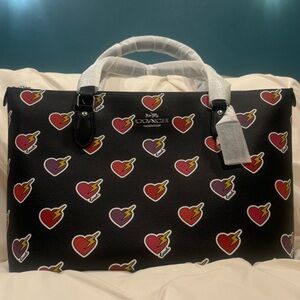 Coach Gallery Black Tote Bag Heart Bolt Print NWT 💘
